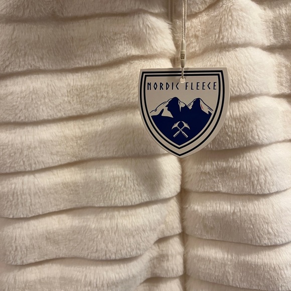 NWT NORDIC FLEECE Faux Fur Vest Size L - Picture 3 of 4